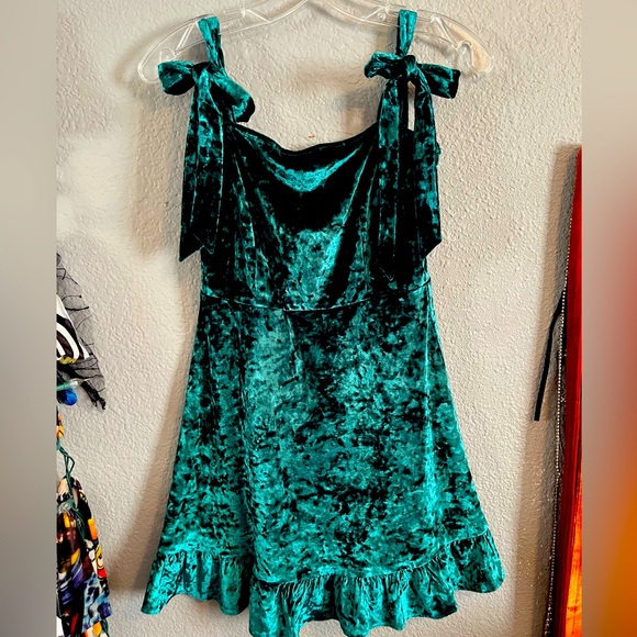 Dolls Kill Widow Emerald Velvet Dress - Picture 1 of 4